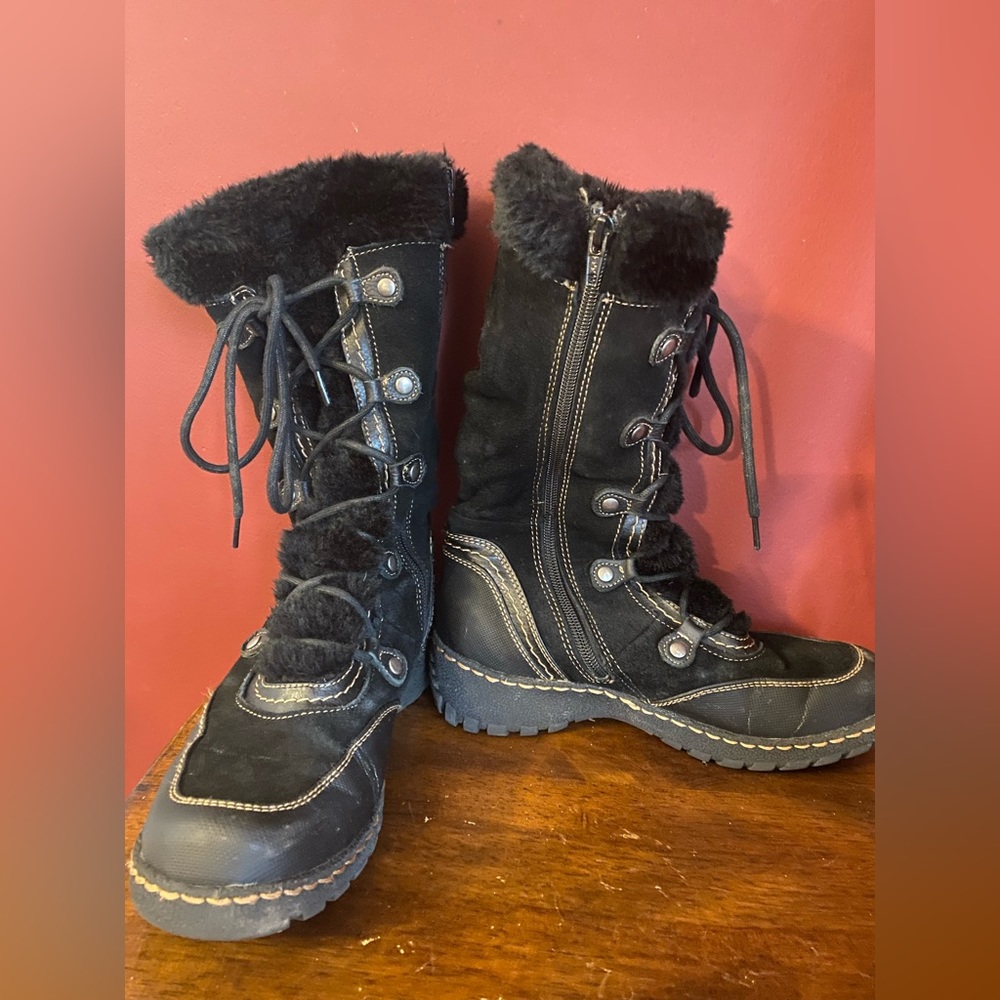 St. John’s Bay black leather lace up winter boot size 8.